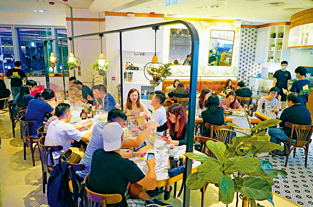 　　圖：食肆將分四級制，最嚴謹的「D類」堂食時間可延至凌晨二時，最多八人同枱。