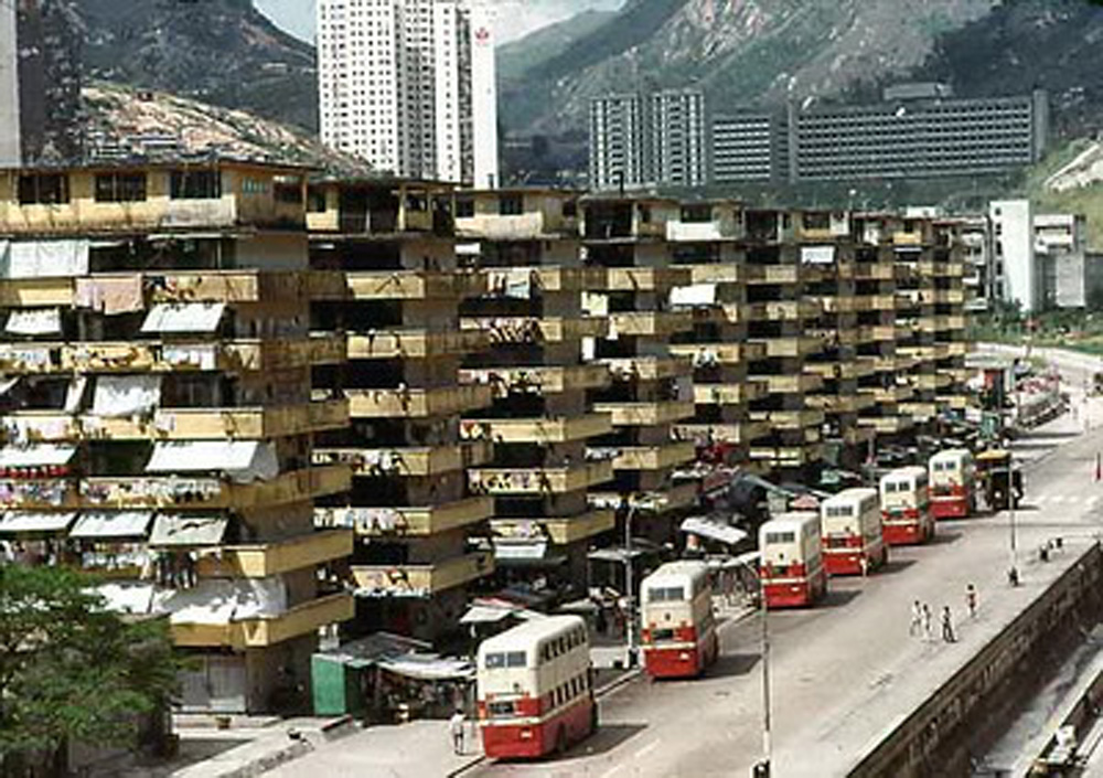 　　圖：上世紀50年代觀塘興建徙置區，1959年陸續落成，共建有24座七層高的徙置大廈。