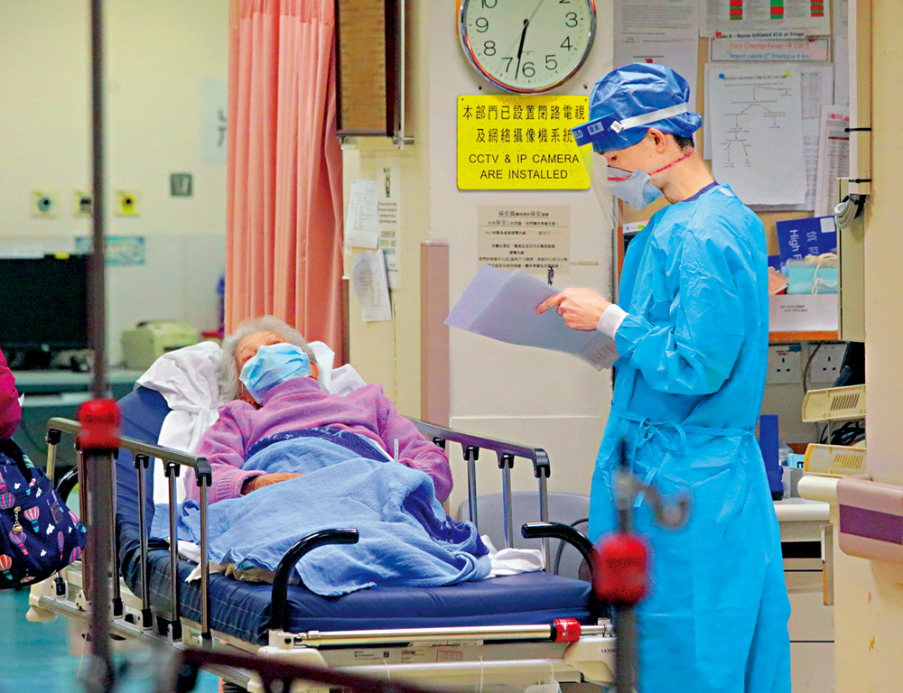 　　圖：引入海外醫生有助解決公營醫療機構人手短缺問題。