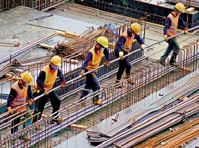 　　圖：建造業界建議政府提供獎勵現金、上門打針等誘因，鼓勵工友接種。