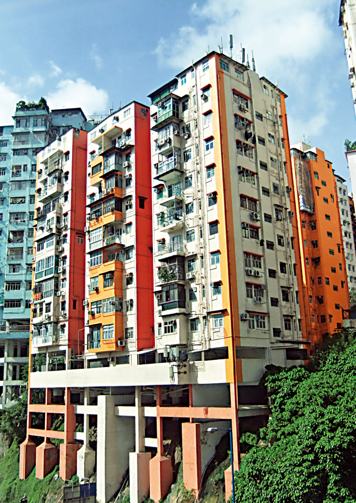 　　圖：月華街舊樓群與裕民坊只是一街之隔。