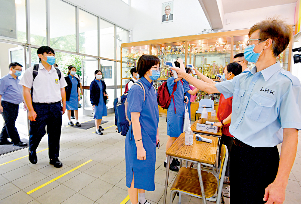 　　圖：教育界建議政府在暑假前透過外展形式，安排接種隊到校為學生打疫苗。