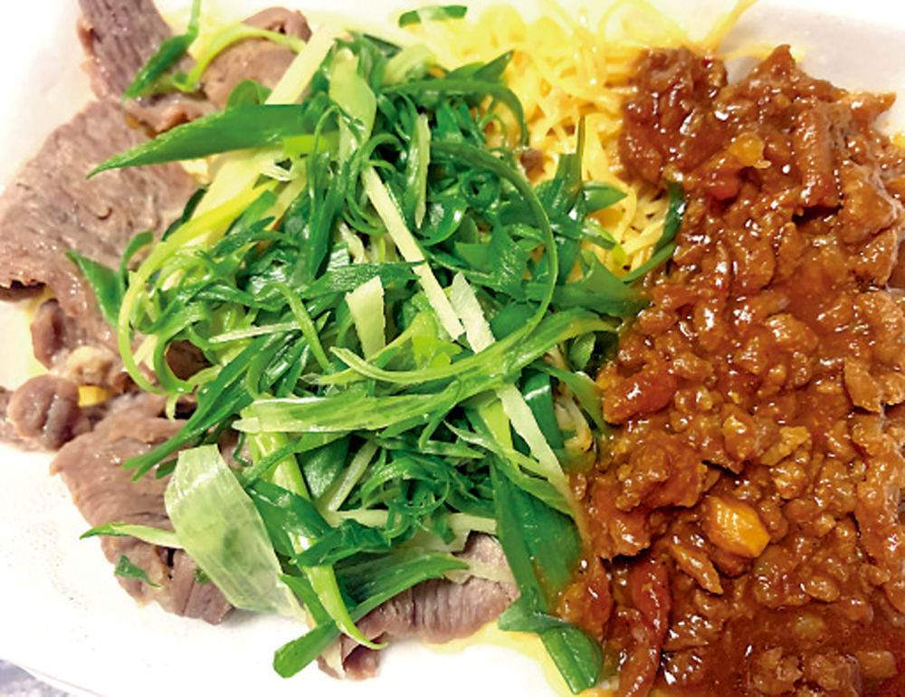 　　圖：炸醬牛肉撈幼。