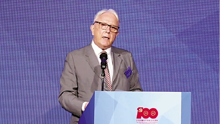 　　圖：香港資深大律師、香港大學名譽法律教授、香港特區政府前刑事檢控專員江樂士指出，內地通過使用人工智能、大數據分析等科技新措施，提升司法效率及公信力，其進步確實令人難以置信。