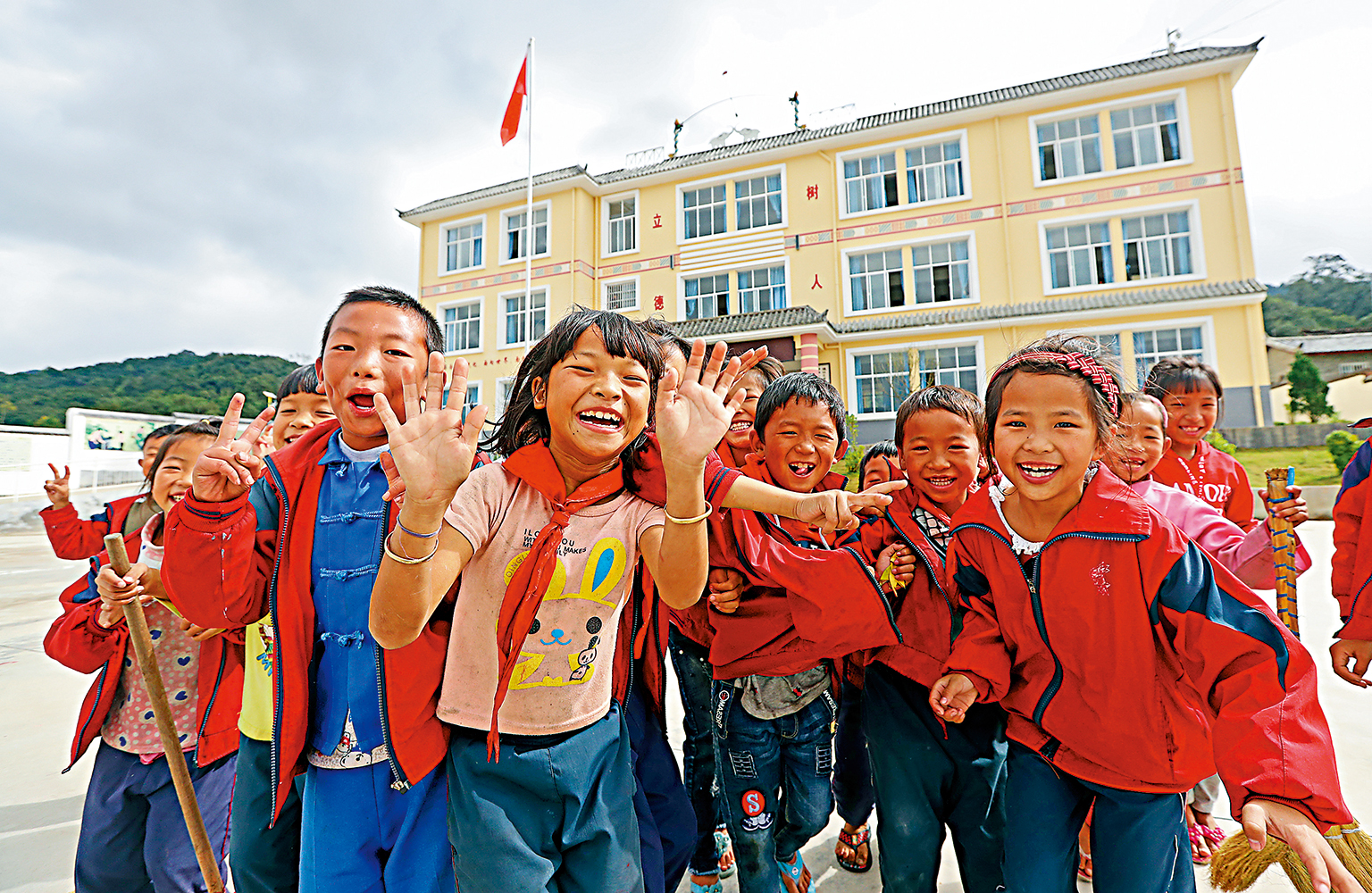 　　圖：白皮書指出，中國在減貧事業上取得巨大成就，不僅改寫中國人權事業發展史，也創造世界人權保障新奇跡。圖為在教育扶貧的政策下，雲南德宏州一家小學的學生搬進新校園。\資料圖片