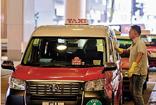 　　圖：運輸署將於7月15至8月14日為的士及公共小巴司機提供一次免費身體檢查服務，以助考慮是否適合接種疫苗。/中通社