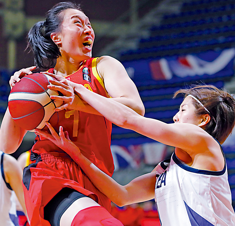 　　圖：中國女籃球員邵婷（左）擁有奧運經驗。\資料圖片