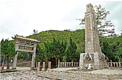 　　圖：抗日戰爭勝利後，老戰士們以及西貢的鄉親們念念不忘犧牲的英烈，於是籌款立碑。