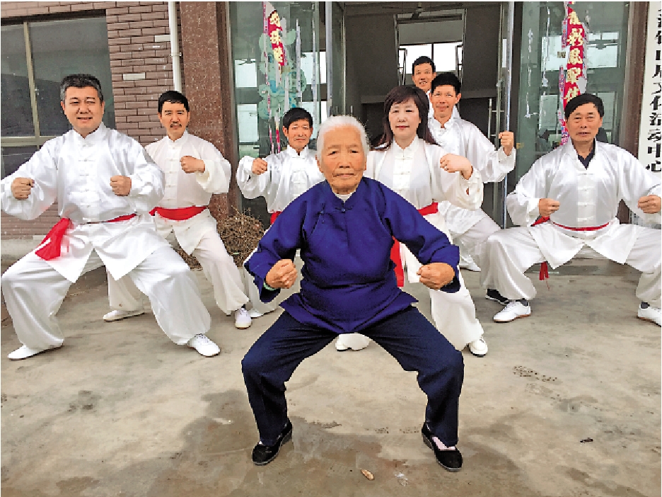 　　圖：功夫奶奶最擅長的是拳、腿、棍。/受訪者供圖