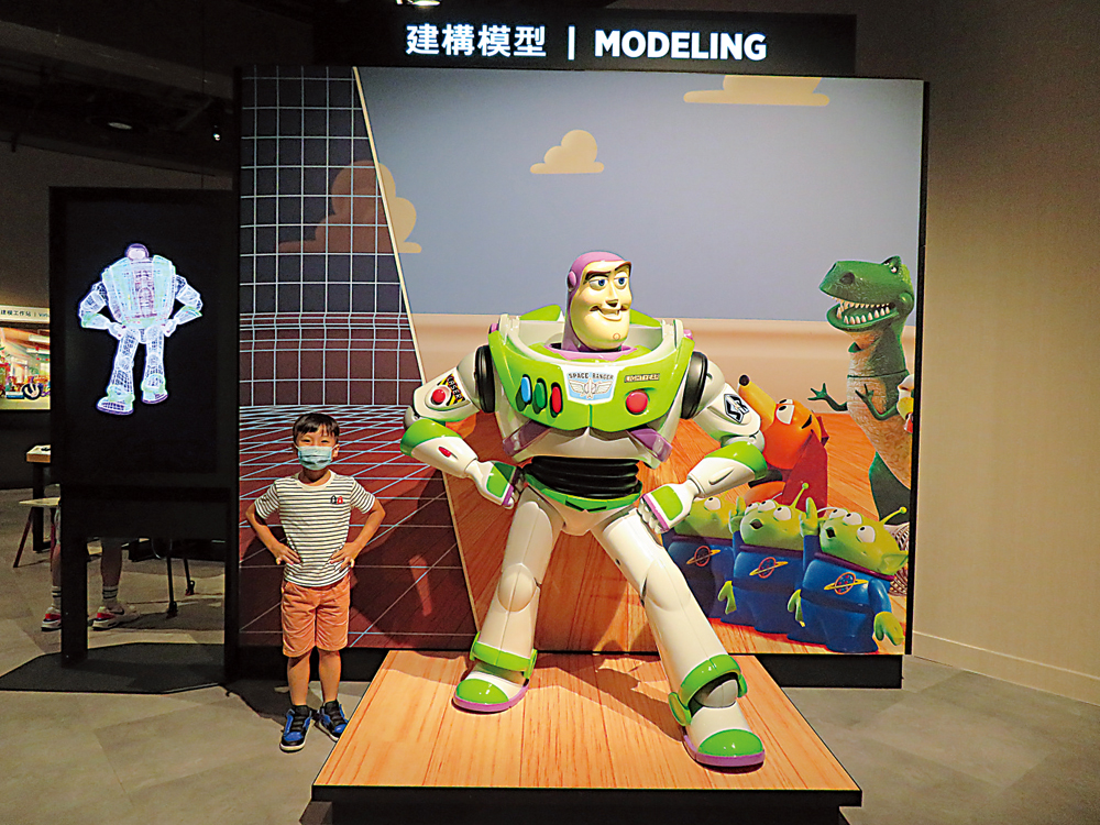 　　圖：小朋友可以和《反斗奇兵》的巴斯光年合照。