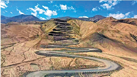 　　圖：把導航定在瓦恰村，這樣便可以由盤龍古道的底部先仰望古道氣勢。\作者供圖