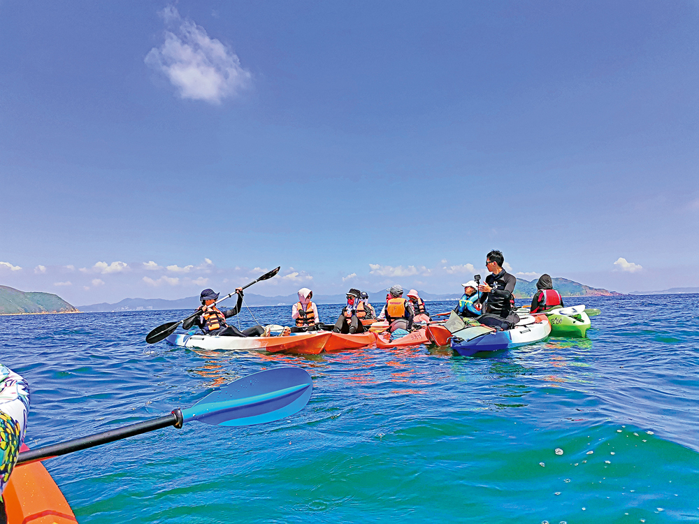 　　圖：獨木舟划行技巧易掌握，適合家庭樂及情侶活動。