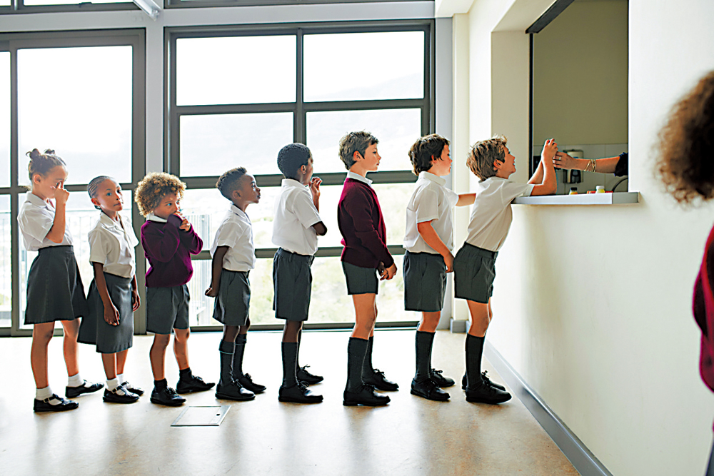 　　圖：英國學校餐廳引入人臉識別系統，引起爭議。\網絡圖片