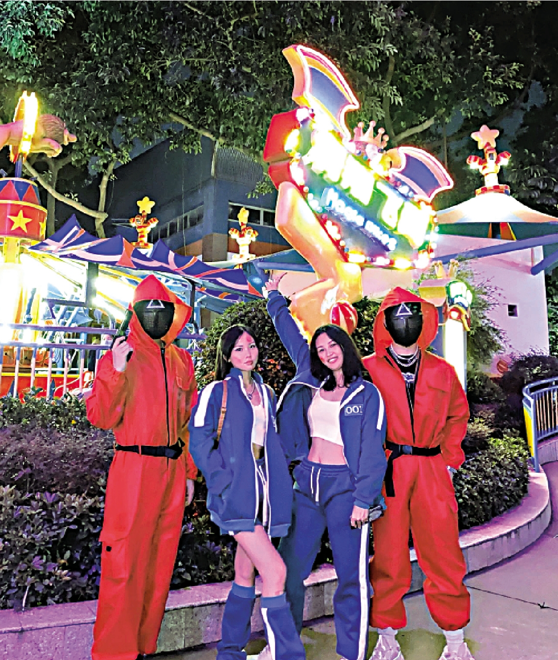 　　圖：廣州長隆舉辦的萬聖節活動，粉絲身着《魷魚遊戲》同款打卡。\網絡圖片