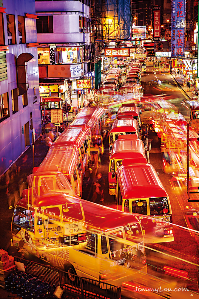 　　圖：霓虹招牌及紅Van是旺角的一道獨特風景線。\圖片來源：Imagejoy