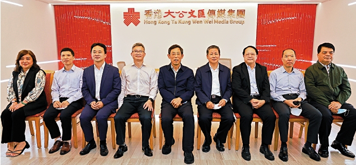 　　圖：中石化香港代表處一行昨日到訪大文集團。