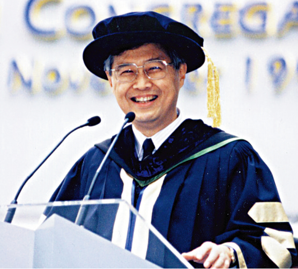 　　圖：吳家瑋早在1990年代初期就提出「香港灣區」概念，被譽為世界級的灣區專家。圖為他於1998年主持科大的畢業典禮。