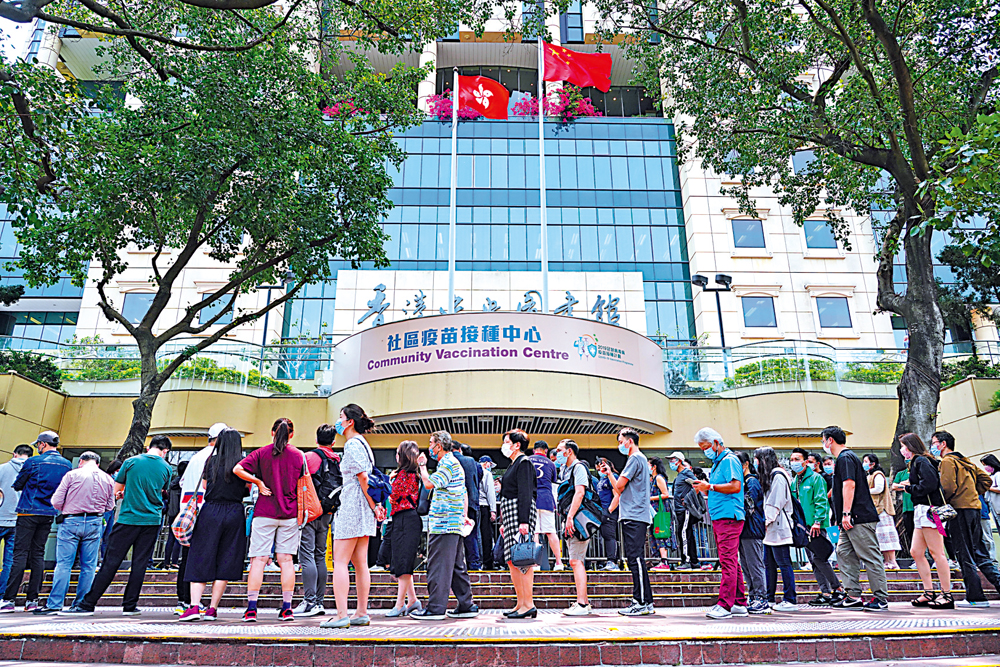 　　圖：專家認為新冠疫苗第三針有效提高抗體水平，維持保護力。