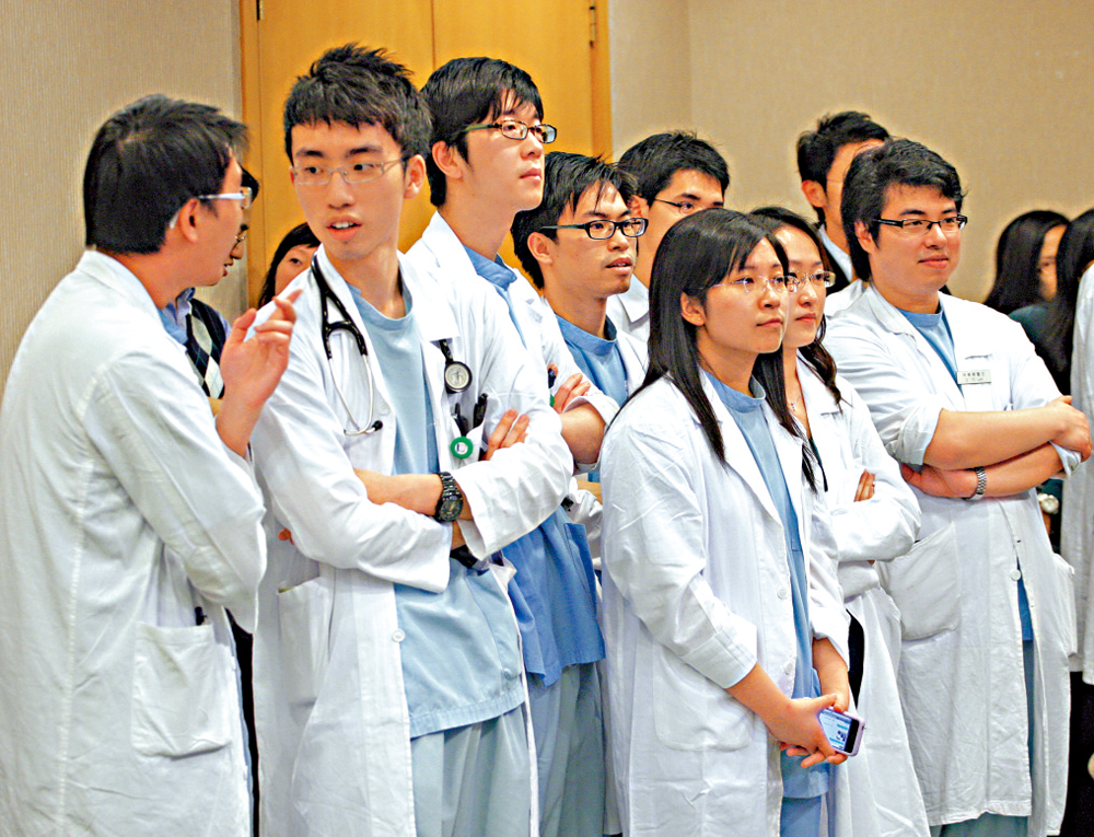 　　圖：當局正籌備成立特別註冊委員會，期望明年公布海外醫生名單。