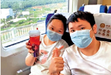 　　圖：乘坐廣州高鐵的乘客對「那個女孩」奶茶讚不絕口。/受訪者供圖