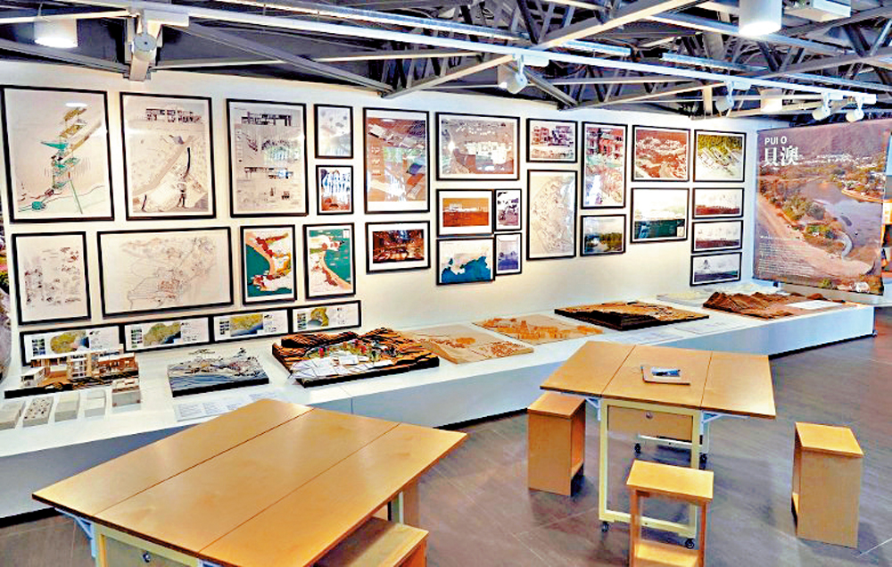 　　圖：在專題展覽區內，訪客可透過互動展品及模型，了解大嶼山發展及保育的工作。