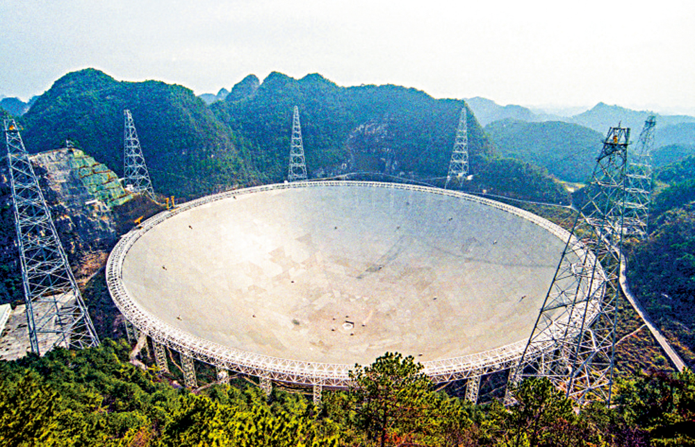 　　圖：2021年4月，位於貴州的世界最大單口徑射電望遠鏡向全球開放。\中新社