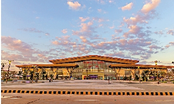 　　圖：中老鐵路萬象站外景，建築富有中老兩國特色。/新華社