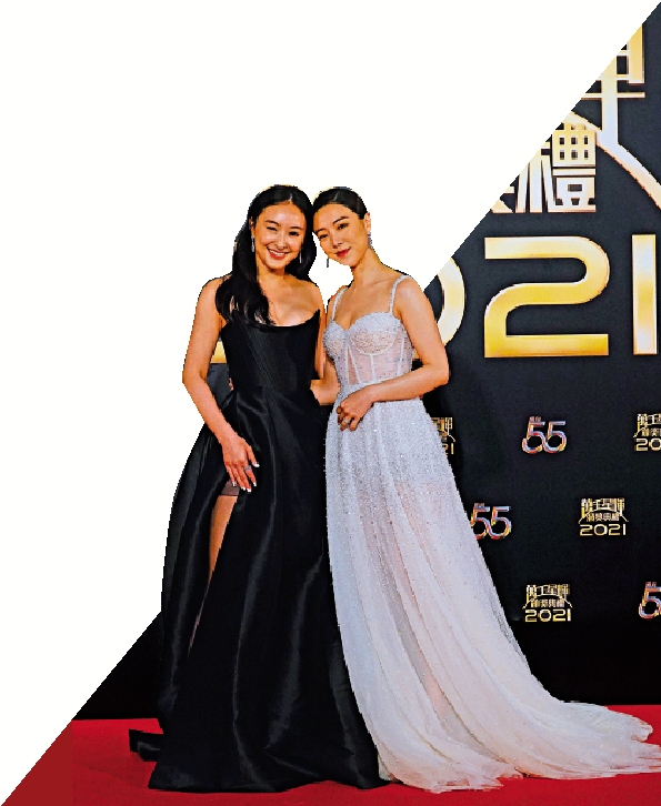 　　圖：陳瀅（左）與王敏奕以黑白look登場。