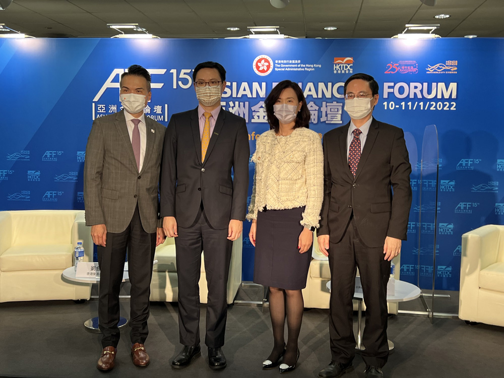 　　圖：禤惠儀（右二）認為，香港是否跟隨美國加息，主要視乎流動性情況。