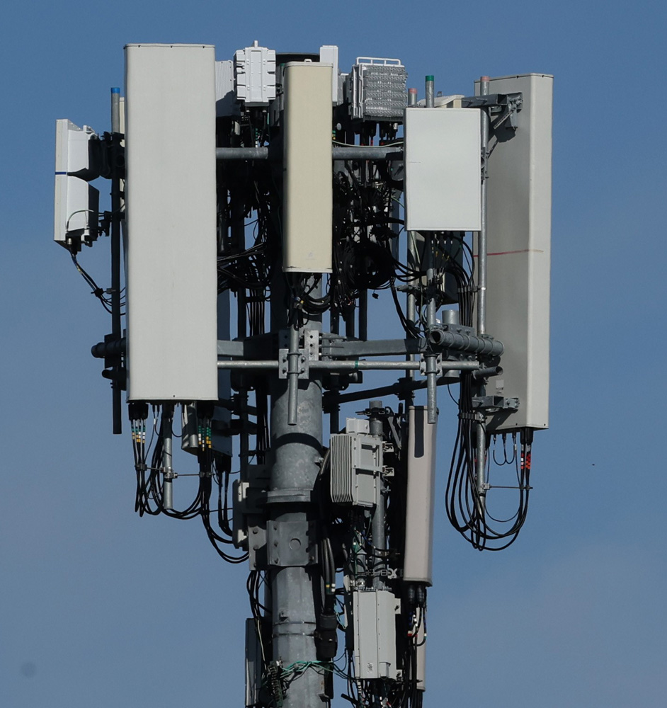 　　圖：設置在三藩市國際機場附近的信號塔。\法新社