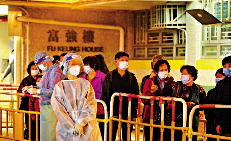 圖:大窩口邨富強樓出現確診個案,昨晚圍封強檢。\大公報記者賀仁攝