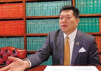 　　圖：馬恩國贊成廢除歧視華人宗教的《華人廟宇條例》。