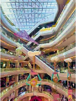 　　圖：羅湖寶能環球匯配備的多種藝術裝置，令顧客賞心悅目。