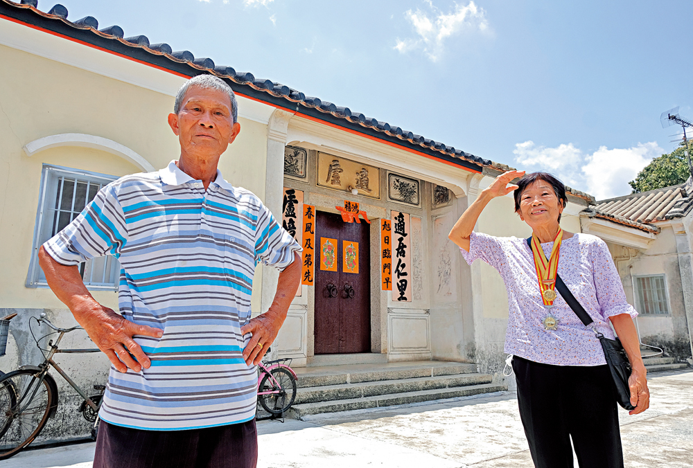 　　圖：87歲的老游擊戰士聯誼會會長林珍（右）希望年輕人了解真實的抗戰歷史，把抗戰精神傳承下去。85歲楊家村後代楊永光（左）表示，是共產黨的奮鬥精神感動了楊家人。