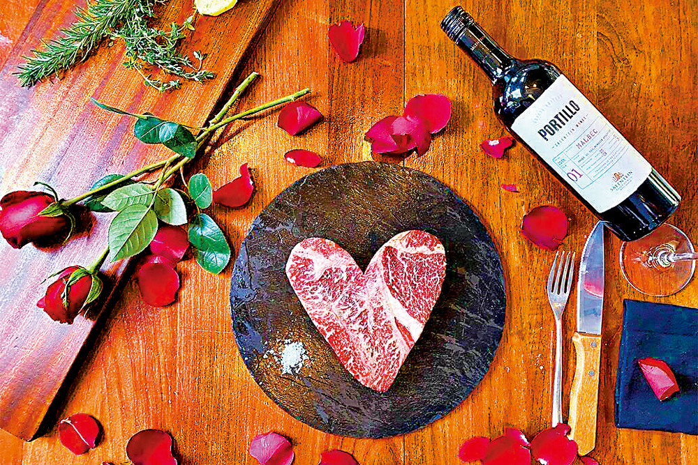 　　圖：Steak King情人節即食套餐，讓情侶在家炮製速食心形牛扒。