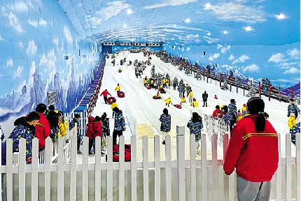 　　圖：2月12日，世界之窗冰雪世界擠滿體驗冰雪之樂的市民。\大公報記者石華攝