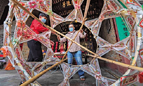 　　圖：冒卓祺表示，疫下花燈行業生意慘淡。