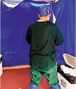 　　圖：中山大學附屬第一醫院援港核酸採樣隊在工作中。\受訪者供圖