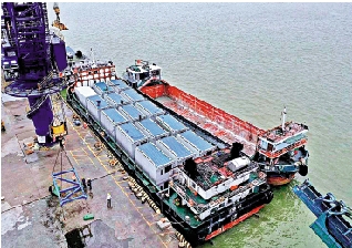 　　圖：內河碼頭表示，目前正與航運公司商討開闢每日航班，確保抗疫及日常物資有序抵港。