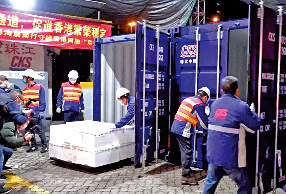 　　圖：中央為保供港物資暢順，以特事特辦方式為港開闢「綠色通道」。