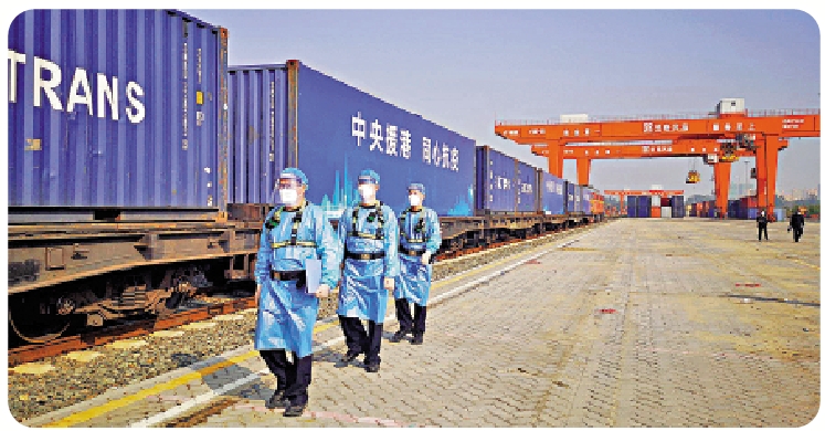 　　圖：深圳開通的援港班列，各方面參照中歐班列的標準。\大公報記者石華攝