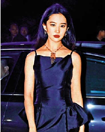 　　圖：在虛擬世界裏，劉亦菲的臉被奉為「整臉」模版。\網絡圖片