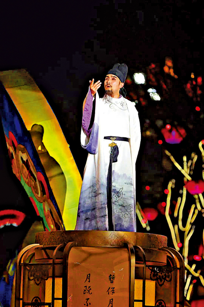 　　圖：李白現場對詩，還送肉夾饃。\受訪者供圖