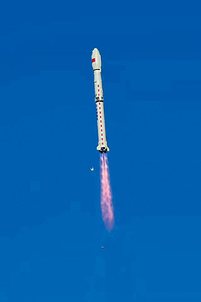 　　圖：4月7日，中國在酒泉衛星發射中心用長征四號丙運載火箭，成功將高分三號03星發射升空。\新華社