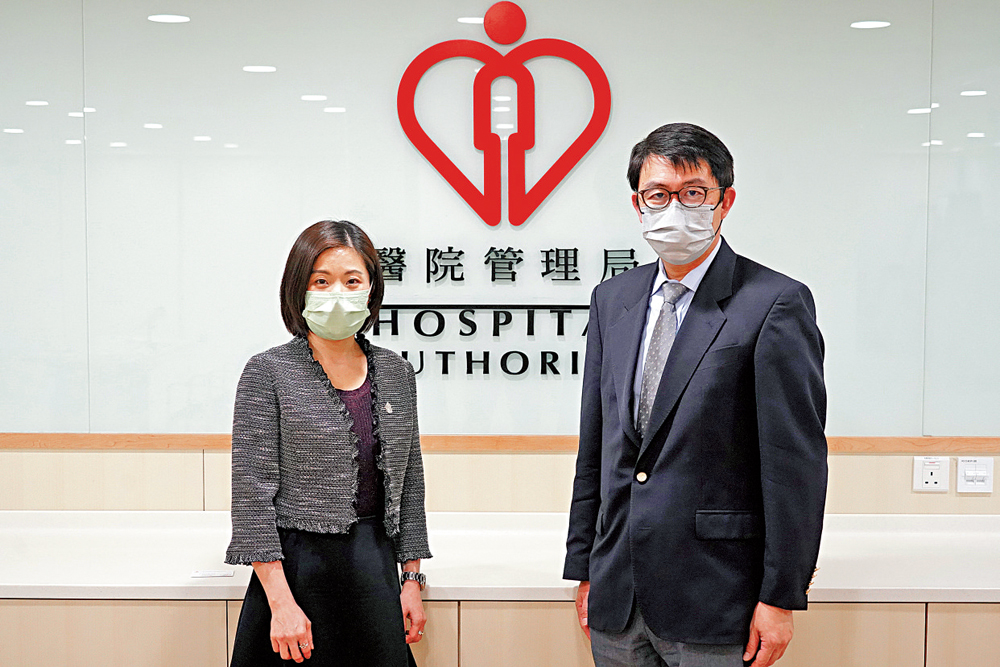 　　圖：莊慧敏（左）與鍾健禮（右）均表示，政府設立定點醫院，可以集中資源、專家以及病人，令醫院整個醫療的流程暢順。