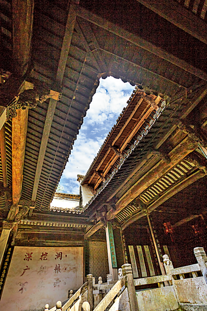 　　圖：安徽涇縣厚岸王氏宗祠的天井。\資料圖片