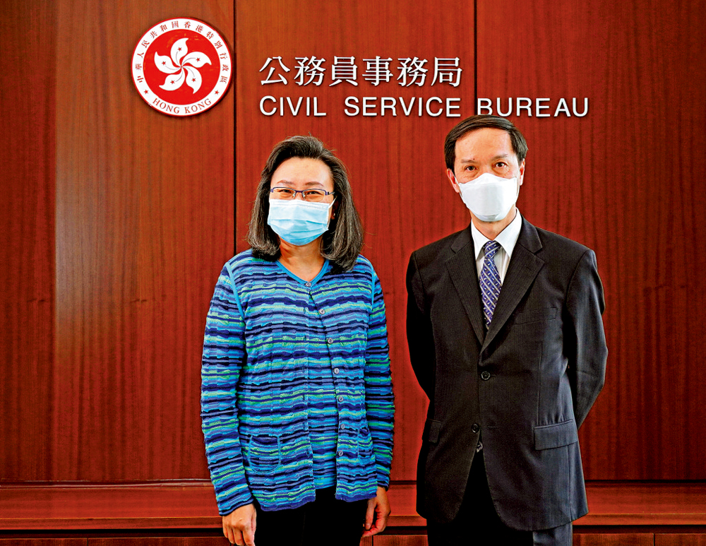 　　圖：楊何蓓茵（左）及陳信禧（右）均表示，政府會進一步加強解說工作，讓長者和家長明白接種疫苗可大幅降低重症及死亡的風險。\大公報記者林少權攝