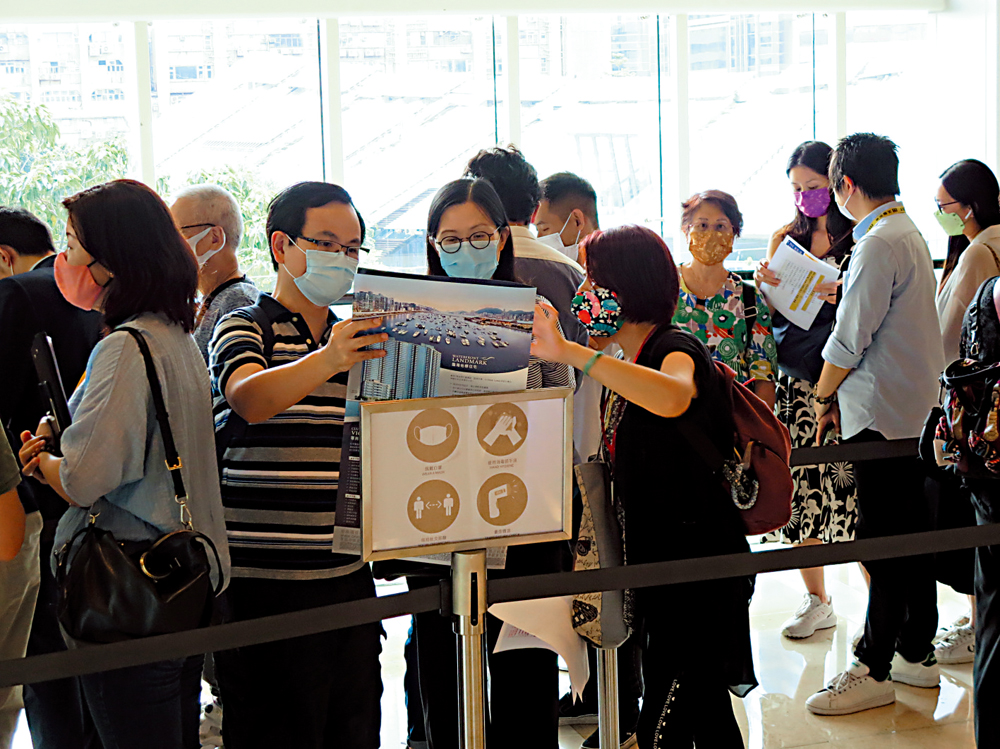 　　圖：近親轉讓涉及律師費及其他雜費，故需考慮節省的稅務成本是否真的划算。