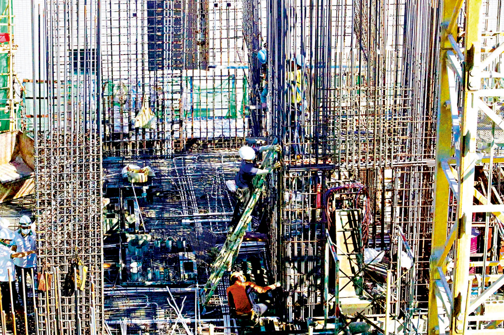 圖:第五波疫情下,失業率回升至5%,建造業是其中一個重災區,行內不少工友工時均較平均為高。