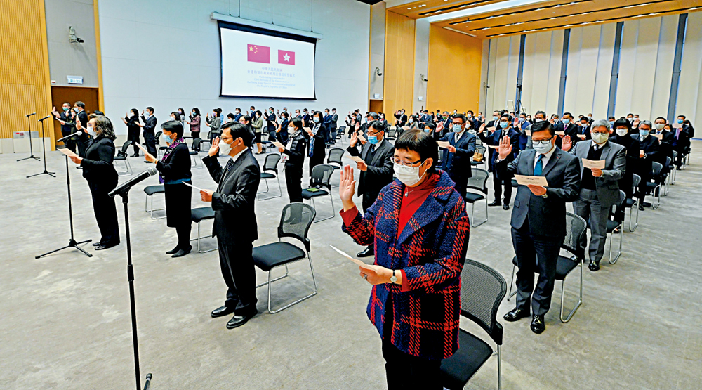 　　圖：公務員只有上下齊心執行政府政策，才能確保施政達到效果。